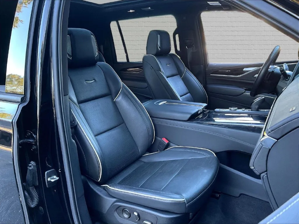 Cadillac Escalade ESV photo 25