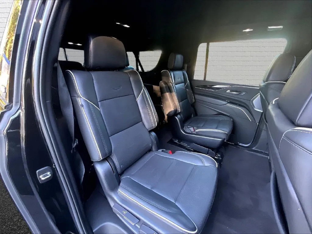 Cadillac Escalade ESV photo 21