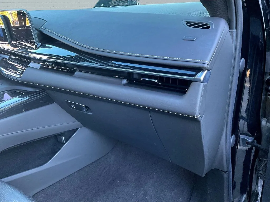 Cadillac Escalade ESV photo 22
