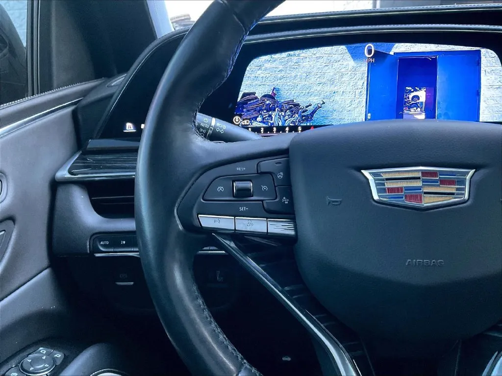 Cadillac Escalade ESV photo 11
