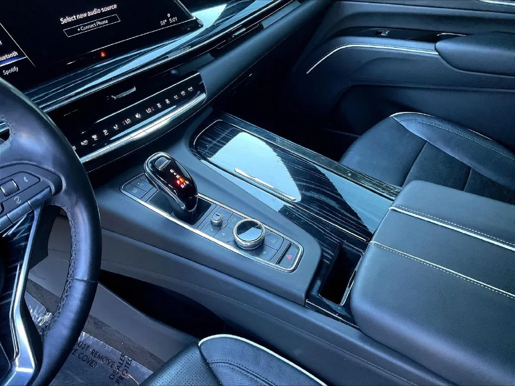Cadillac Escalade ESV photo 16