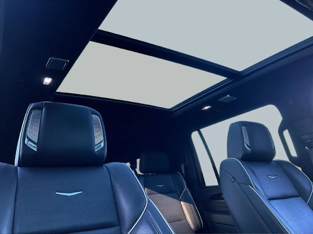 Cadillac Escalade ESV photo 23