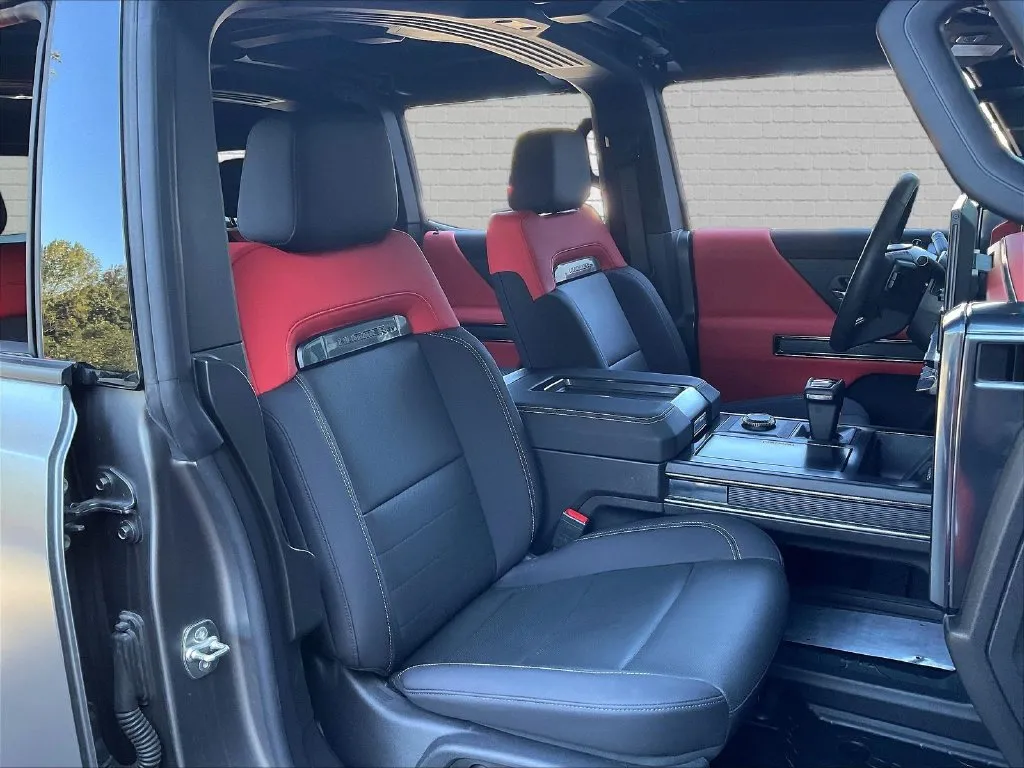 GMC Hummer EV SUV photo 20
