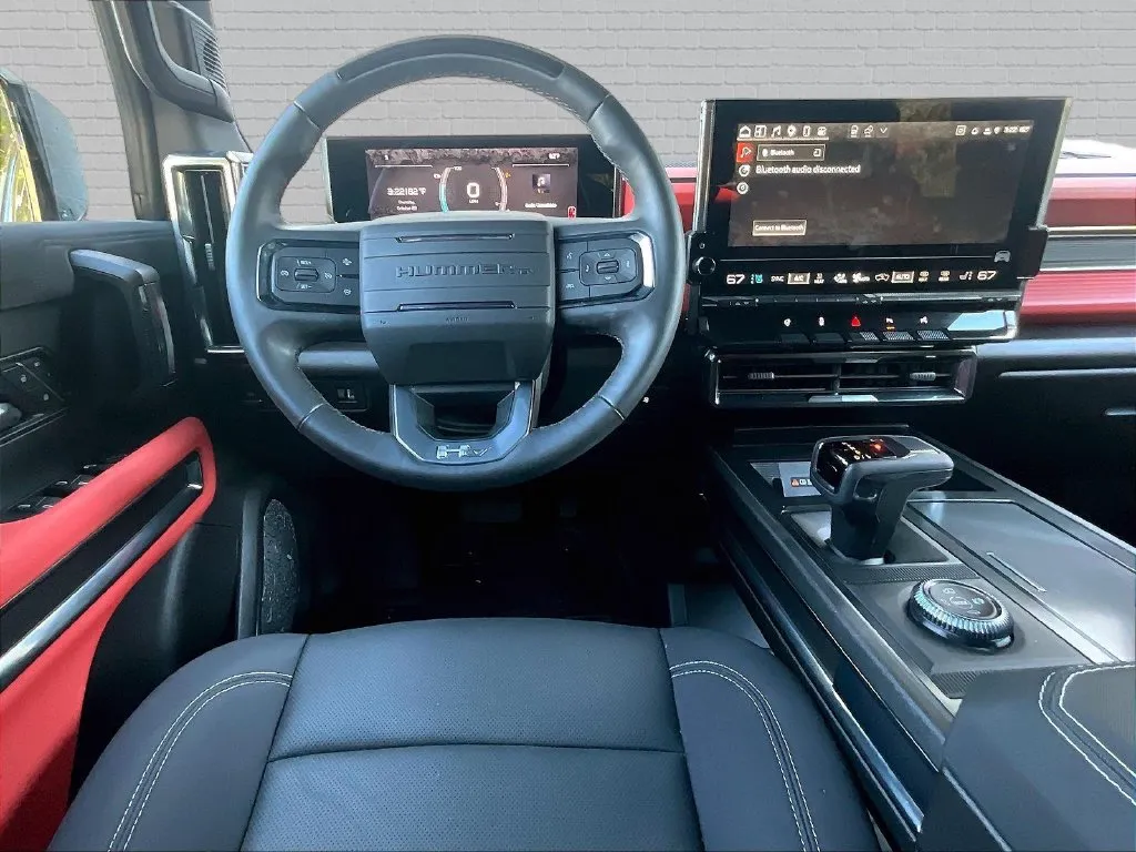 GMC Hummer EV SUV photo 8