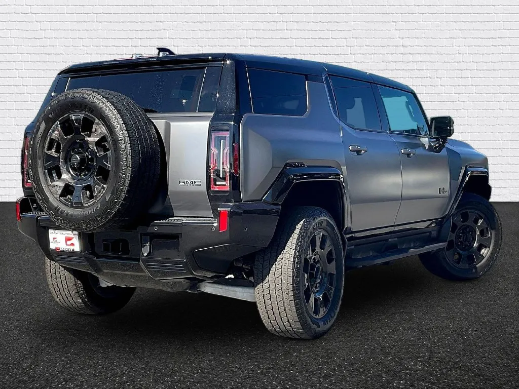 GMC Hummer EV SUV photo 6