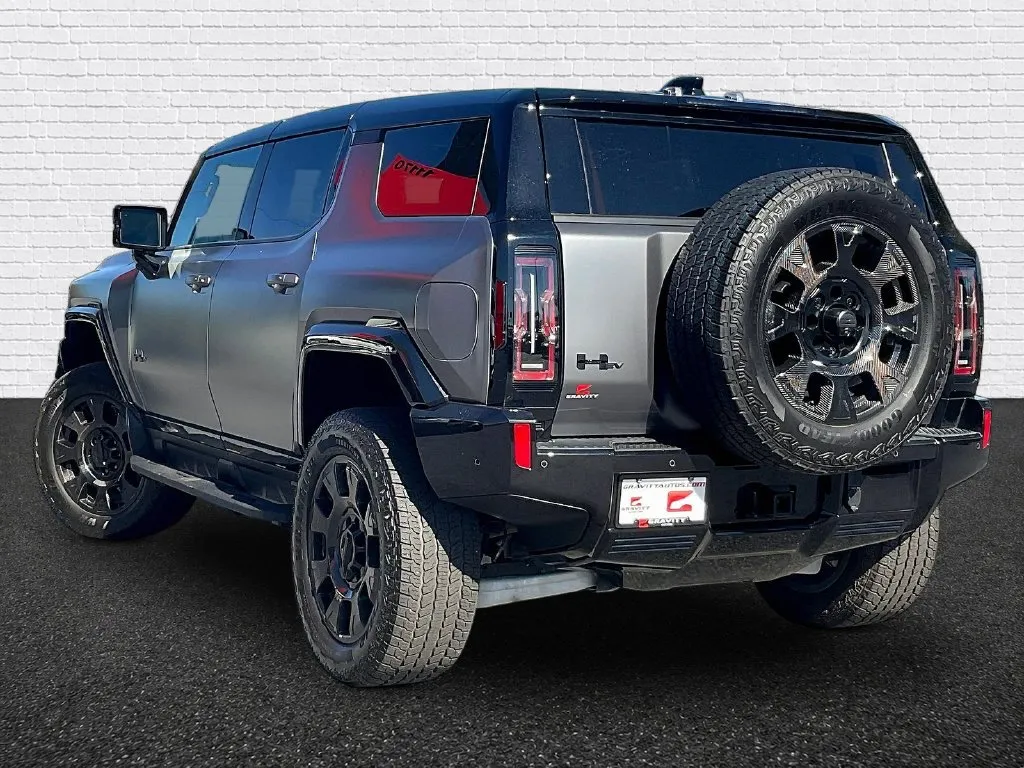GMC Hummer EV SUV photo 4