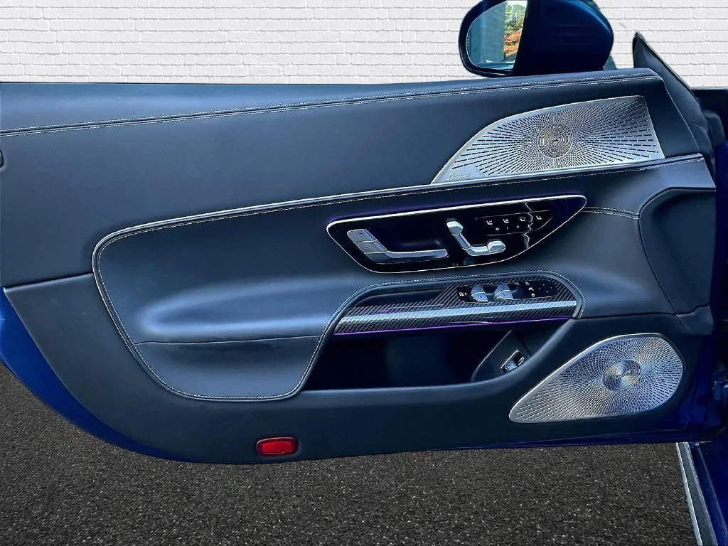 Mercedes-Benz SL-Class photo 16