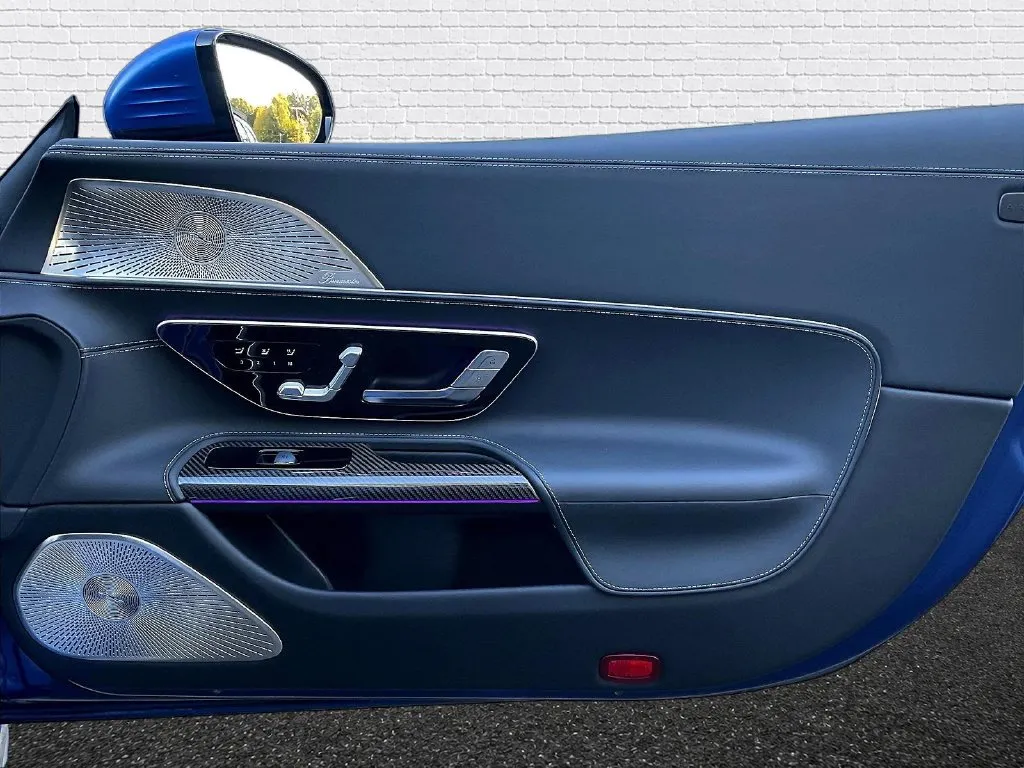 Mercedes-Benz SL-Class photo 21