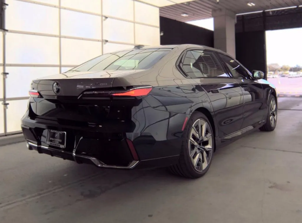 BMW i7 photo 2