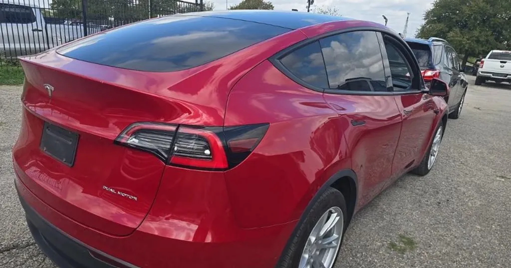 Tesla Model Y photo 2