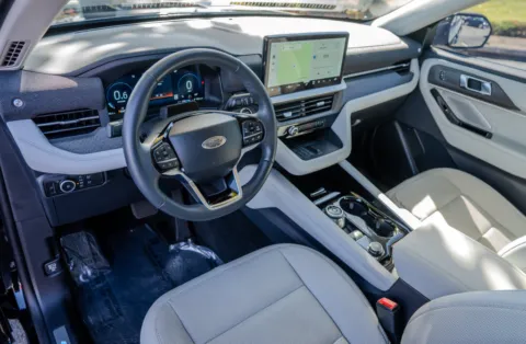 More photos of 2025 Ford Explorer Platinum at Gravity Autos Roswell, GA