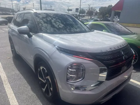 More photos of 2023 Mitsubishi Outlander SEL at Gravity Autos Roswell, GA