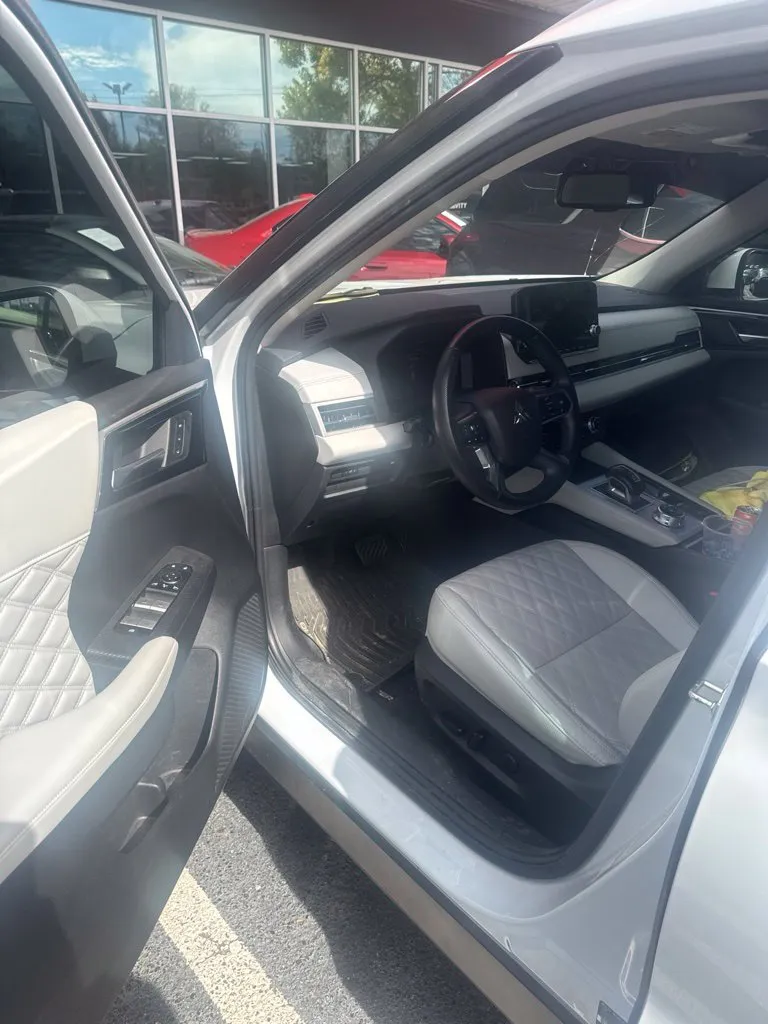 Mitsubishi Outlander photo 2