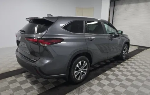 More photos of 2024 Toyota Highlander XLE at Gravity Autos Roswell, GA