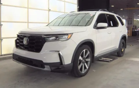 More photos of 2024 Honda Pilot Touring at Gravity Autos Roswell, GA