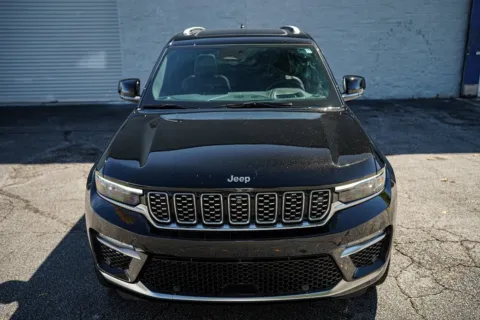 More photos of 2023 Jeep Grand Cherokee Summit at Gravity Autos Roswell, GA