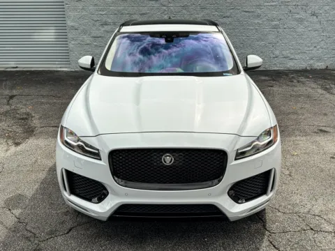 More photos of 2020 Jaguar F-PACE 25t Checkered Flag at Gravity Autos Roswell, GA
