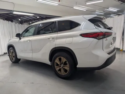 More photos of 2023 Toyota Highlander Hybrid Bronze Edition at Gravity Autos Marietta, GA