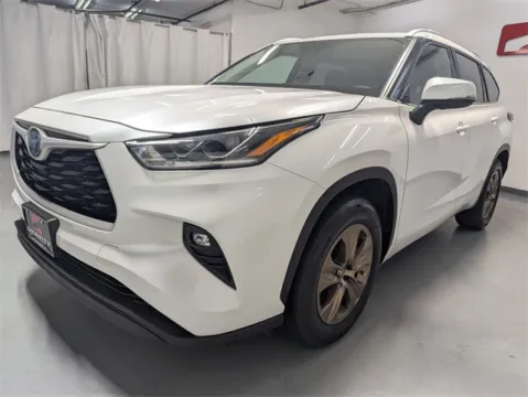More photos of 2023 Toyota Highlander Hybrid Bronze Edition at Gravity Autos Marietta, GA