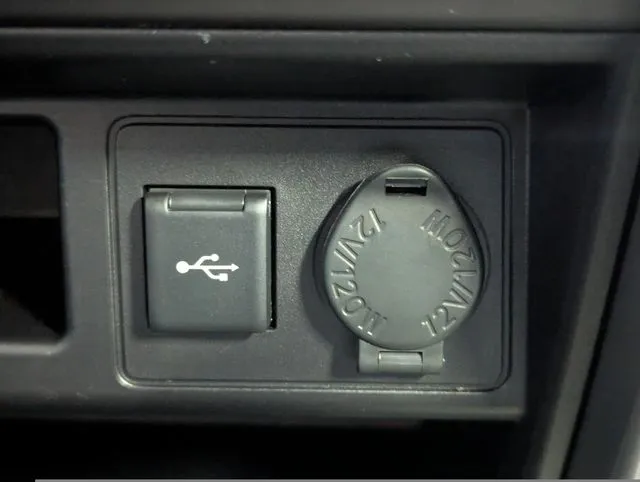 2020 Toyota 4Runner SR5 Premium - Photo 18