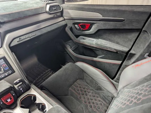 2023 Lamborghini Urus Performante - Photo 8