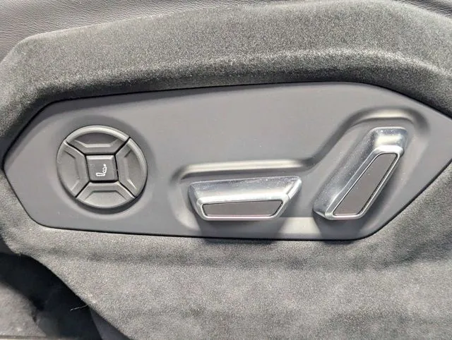 2023 Lamborghini Urus Performante - Photo 11