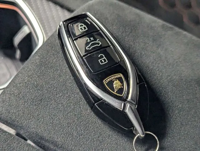 2023 Lamborghini Urus Performante - Photo 25