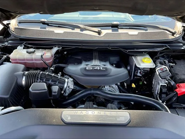 Jeep Grand Wagoneer photo 32