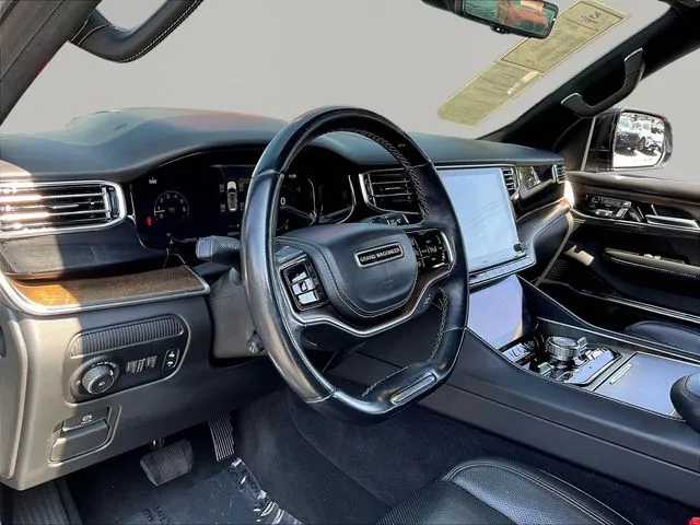 Jeep Grand Wagoneer photo 18