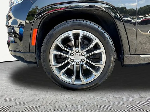 Jeep Grand Wagoneer photo 36