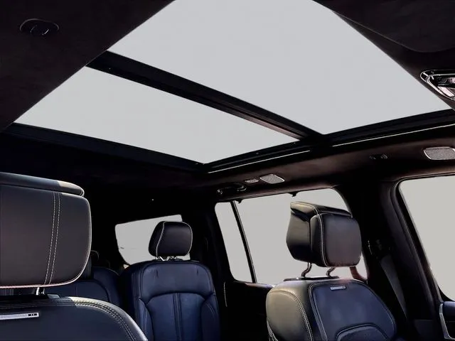 Jeep Grand Wagoneer photo 29