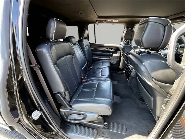 Jeep Grand Wagoneer photo 26