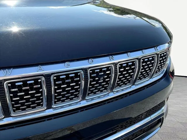 Jeep Grand Wagoneer photo 35