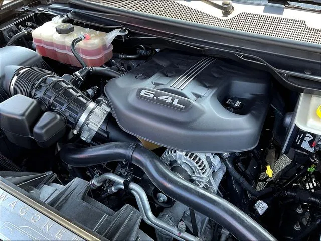 Jeep Grand Wagoneer photo 33