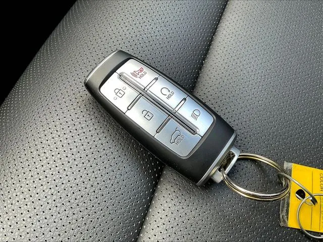 Genesis GV70 photo 36