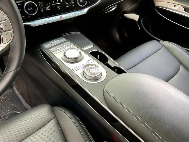Genesis GV70 photo 20