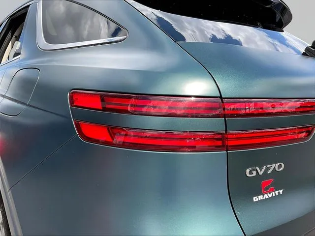 Genesis GV70 photo 25