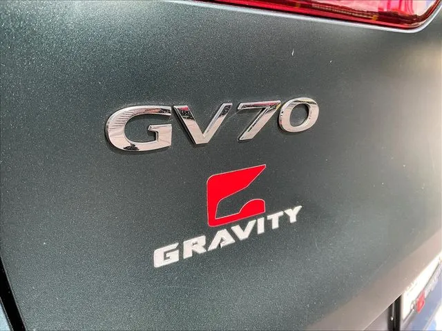 Genesis GV70 photo 26