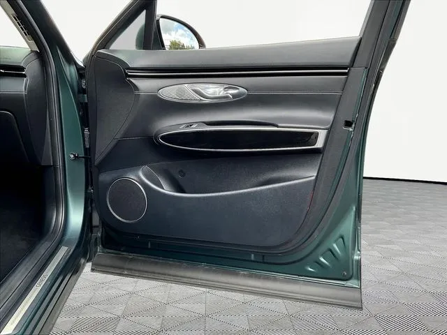 Genesis GV70 photo 29