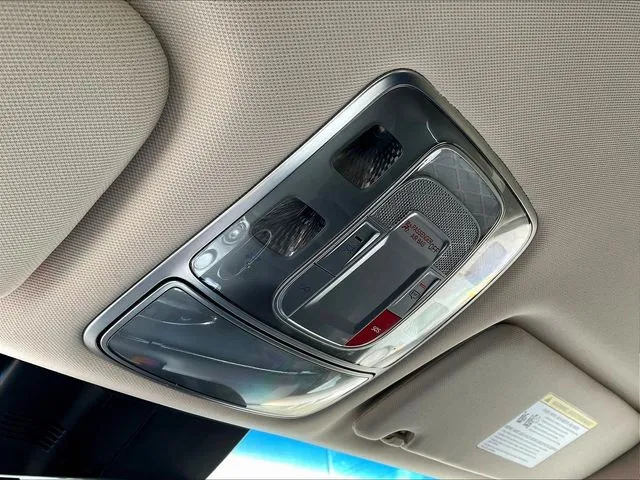 Genesis GV70 photo 17