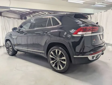 More photos of 2022 Volkswagen Atlas Cross Sport 3.6L V6 SEL Premium R-Line at Gravity Autos Marietta, GA