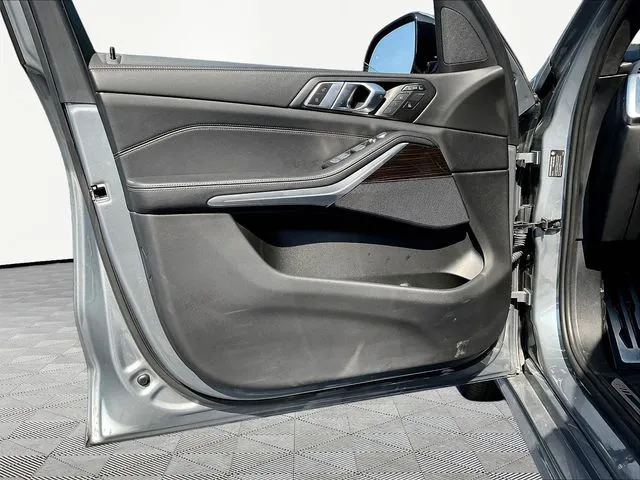 BMW X7 photo 21