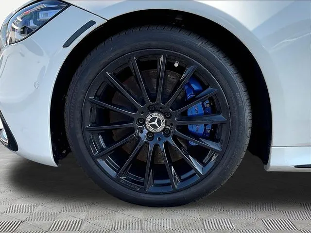 Mercedes-Benz S-Class photo 35