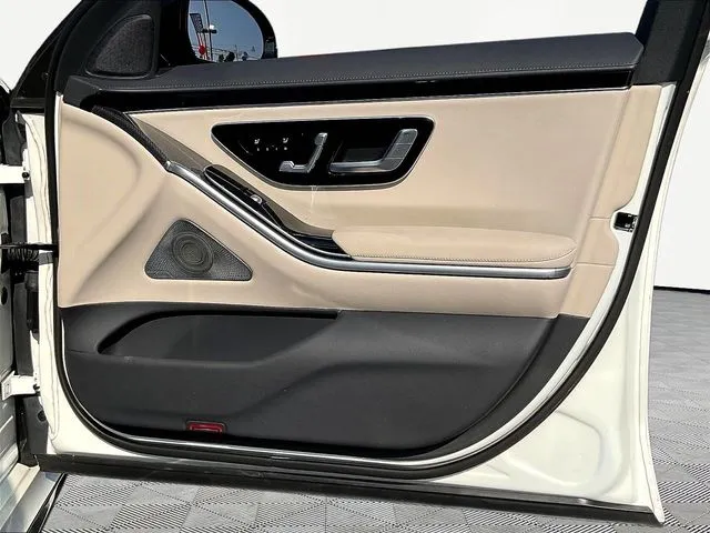 Mercedes-Benz S-Class photo 29