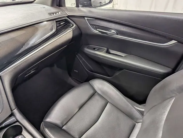 Cadillac XT6 photo 8