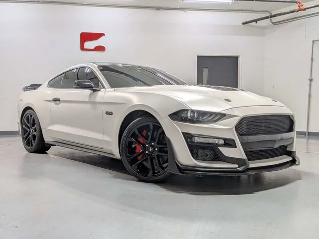 2021 Ford Mustang GT Premium - Photo 2
