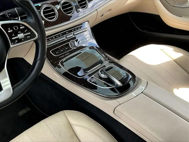 Mercedes-Benz E-Class photo 19