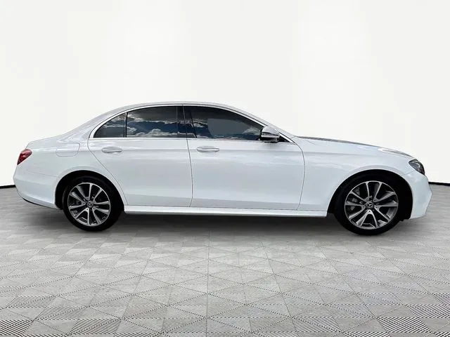 Mercedes-Benz E-Class photo 8