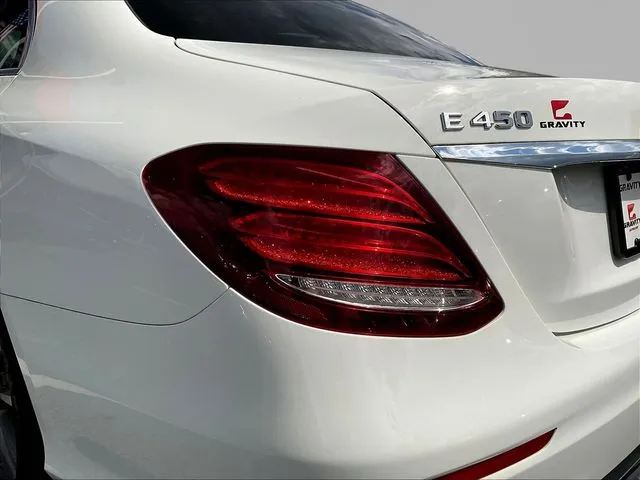 Mercedes-Benz E-Class photo 24
