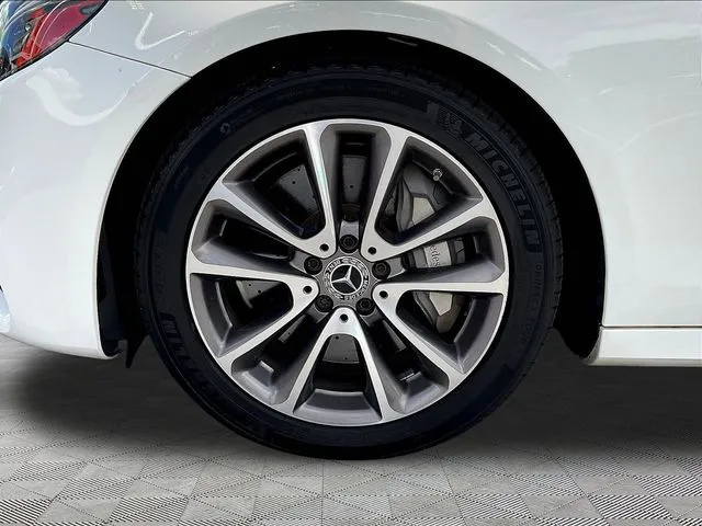 Mercedes-Benz E-Class photo 35
